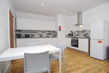 2 bed flat, 2A Old Town Street, City Centre, Plymouth, PL11AE - Image 1